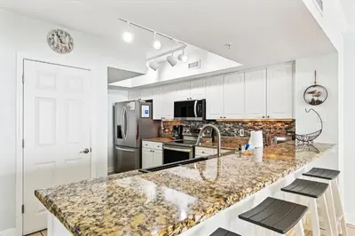 Gallery image of Emerald Beach 1830 - 2 Bedroom 2 BathBunks Sleeps 8 condo in Panama City Beach