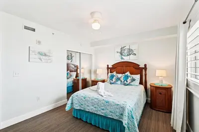 Gallery image of Emerald Beach 1830 - 2 Bedroom 2 BathBunks Sleeps 8 condo in Panama City Beach