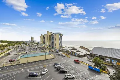 Gallery image of Shores of Panama 726 - 1BdBunks, Sleeps 6, Sunset View! Reserved Parking Space! Free Fun! condo in Panama City Beach