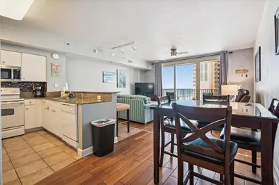 Gallery image of Shores of Panama 726 - 1BdBunks, Sleeps 6, Sunset View! Reserved Parking Space! Free Fun! condo in Panama City Beach