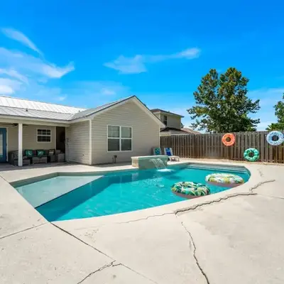 The Splash Pad Sleeps 13 w Pool Patio and Garage