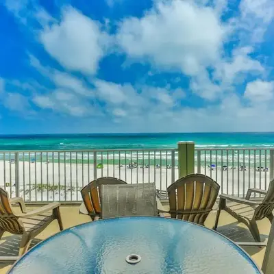 Commodore's Retreat 402 - Beach service included 2 chairs and 1 umbrella March through October