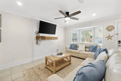 a living room with a couch and a ceiling fan at La Costeñita in Panama City Beach