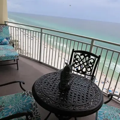 AQUA 1504 Beachfront condo with Free Beach Chairs