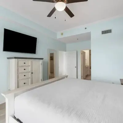 Laketown Wharf #2030