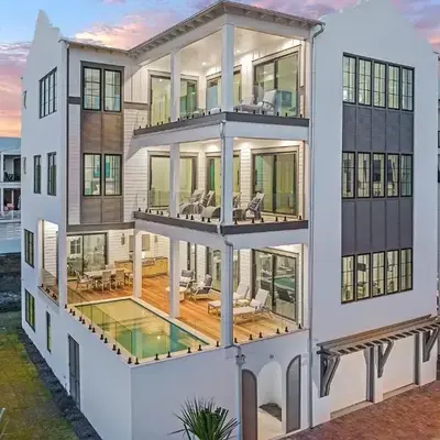 Emerald Le Luxe