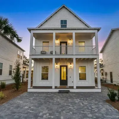 Beautiful Home .5mi to Beach SLPS 14! Bikes