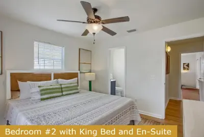 a bedroom with a king bed and an er suite at Estrella del Mar in Panama City Beach