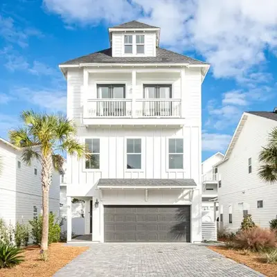 Salty Sons 4 BR and just minutes to the Beach Rosemary and 30Avenue