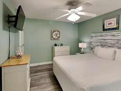 a bedroom with a bed and a ceiling fan at Horizon South 83d in Panama City Beach