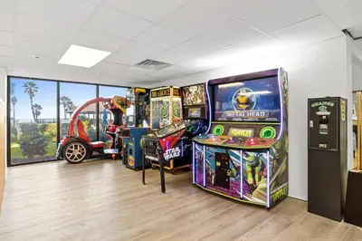 a room with many arcade games in it at Summerhouse Beach Resort by Panhandle Getaways in Panama City Beach