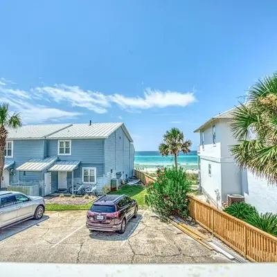 Gulf Views! Only 30 Seconds to the beach Modern Amenities Meets Vintage Charm