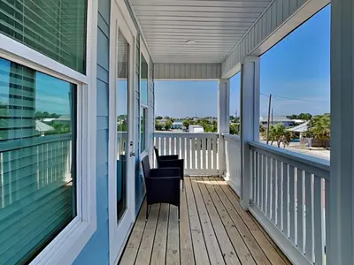 a screened porch with a view of the ocean at The Blue Pearls in Panama City Beach