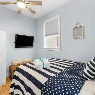 Beach Bay Getaway! Bayfront 4BR 4BA House Sleeps 12 Private pool Boat dock
