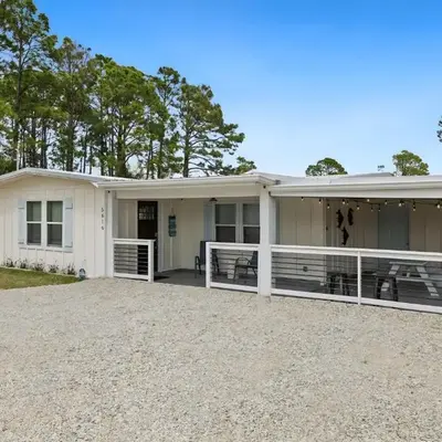 Sea Breeze House- 3 bd 2 ba 5 min walk to beach