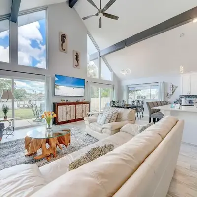 Dolphin Days Lagoon Retreat