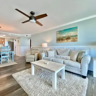 Pelican Walk 611