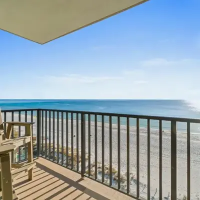 Pelican Walk 704