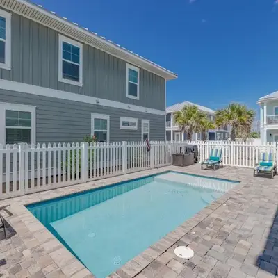 Southern Breeze - Private Pool - 100 Feet From The Beach!