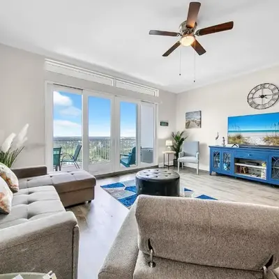 Laketown Wharf 2135