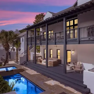 Acqua Cottage & Carriage House