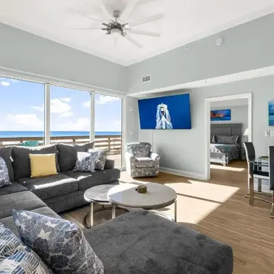 Tidewater Resort! Ground Floor! Free Beach Chairs! by Dolce Vita Getaways PCB