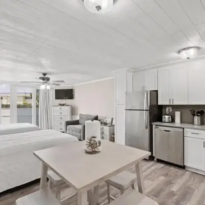 Top of the Gulf 120 - Shore-side Bungalow Sleeps 4