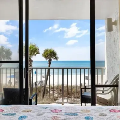 Edgewater Windward 104 - 1 BR beachfront sleeps 4