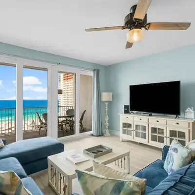 Family-Friendly Laketown Wharf Retreat Near Pineapple Willy’s & Beach