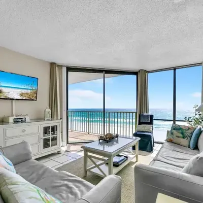 Leeward 403 at Edgewater