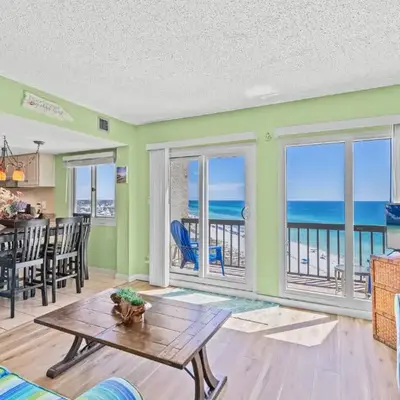 Pinnacle Port Penthouse11
