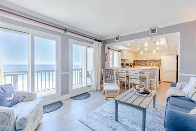 Gallery image of Beachy King at Pinnacle Port in Panama City Beach