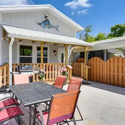 13 Mi to St Andrews State Park Cabin with Patio!