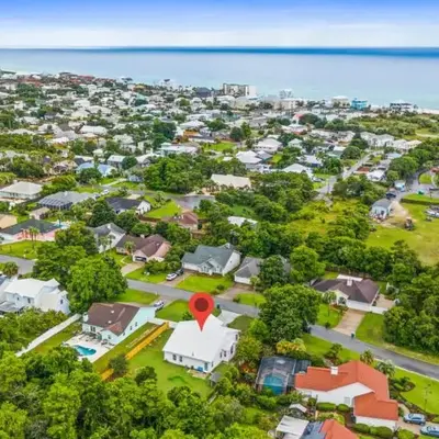 Pet Friendly Beach House - Baby Blue Heron by Panhandle Getaways