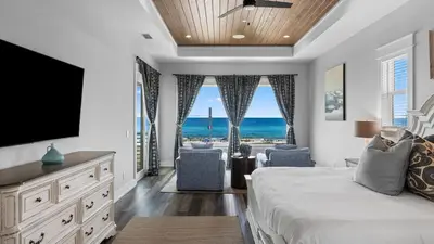 Gallery image of Gulf Views Pool Rooftop Lounge Private Beach Heavenly Day by AvantStay in Panama City Beach