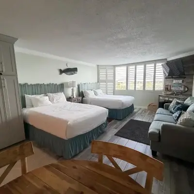 Renovated Beach Front Condo - Top of the Gulf 302