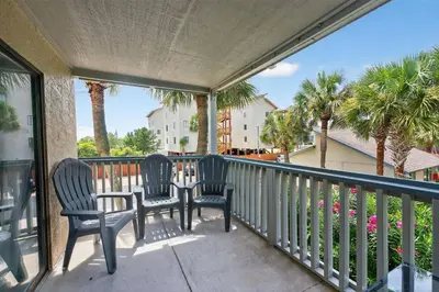 Gallery image of Urban Jungle Themed Apt - Pool - Queen Bed in Panama City Beach