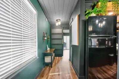 Gallery image of Urban Jungle Themed Apt - Pool - Queen Bed in Panama City Beach