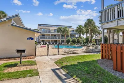 Gallery image of Stylish Blue Getaway - Beach Access - Shared Pool in Panama City Beach