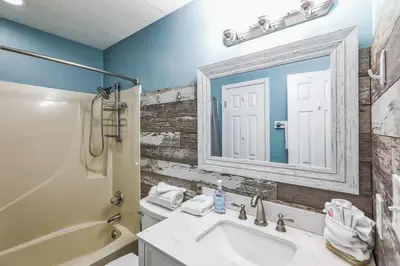 Gallery image of Stylish Blue Getaway - Beach Access - Shared Pool in Panama City Beach