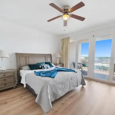Spacious 3BR + Bunk Laketown Wharf Condo Sleeping 10 Near Beach