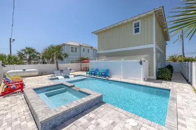 Gallery image of The Surf Hut in Panama City Beach