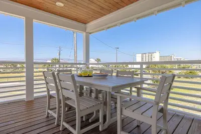 Gallery image of The Surf Hut in Panama City Beach