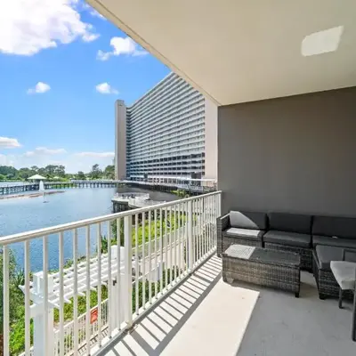 Lake-View Condo Near Beach