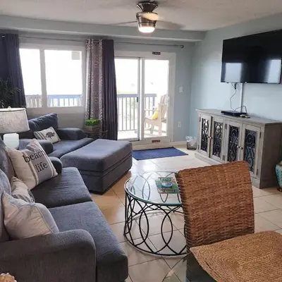 Oceanfront Condo - Balcony Views & Beach Access