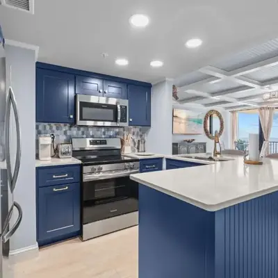 Renovated Penthouse! Free Beach Chairs Included! by Dolce Vita Getaways PCB