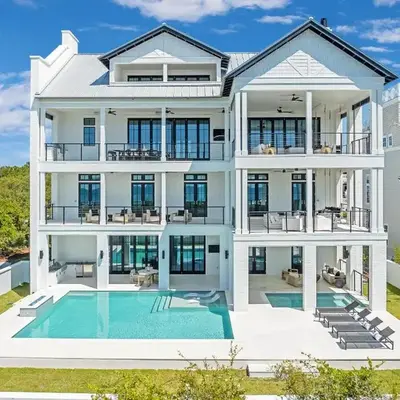The Grand Pearl