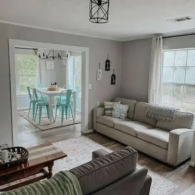 Coastal Farmhouse - Pet Friendly and Quiet Location