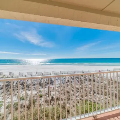 Endless Waves 208 l Beachfront l Stunning Beach Views l Bike to Seaside