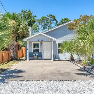 Sunset Dreams - King Bed - 5 Min Walk to Beach